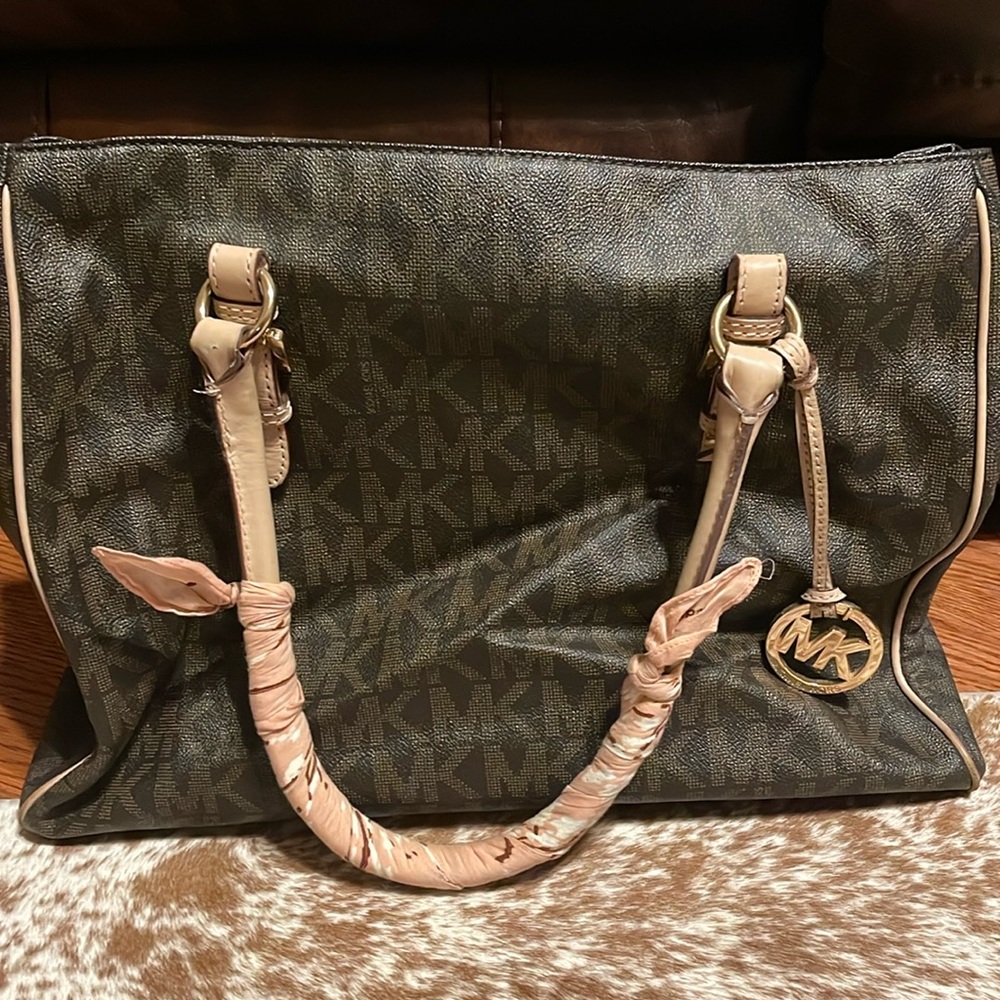 Authentic Micheal Kors large tote.